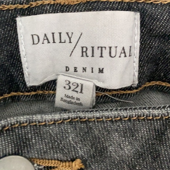 Daily Ritual Jeans - Picture 2 of 3